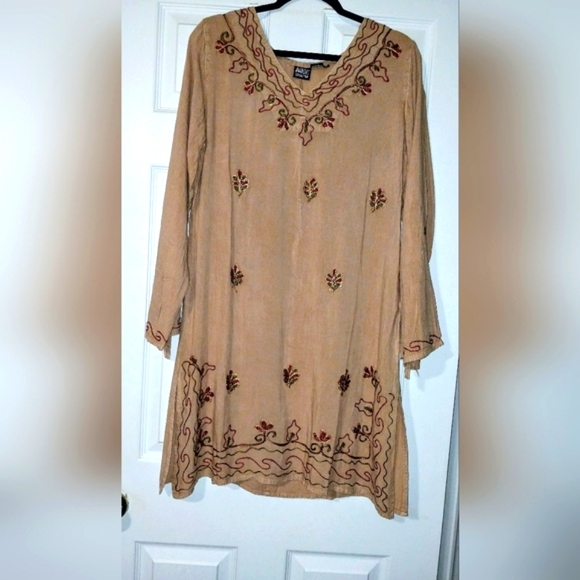 Amanda's Collection NWT Dress Tunic Sz Medium Embroidered 100% Rayon Tan - Picture 1 of 9